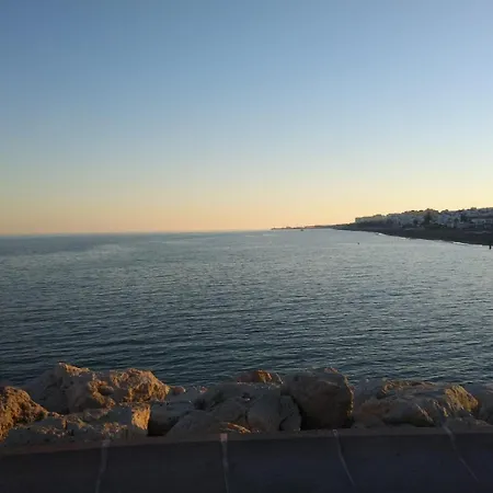 Apartment Nuevo Roca Chica, Primera Linea Playa,torremolinos