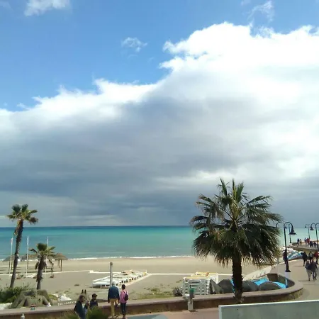 Apartment Nuevo Roca Chica, Primera Linea Playa,torremolinos *